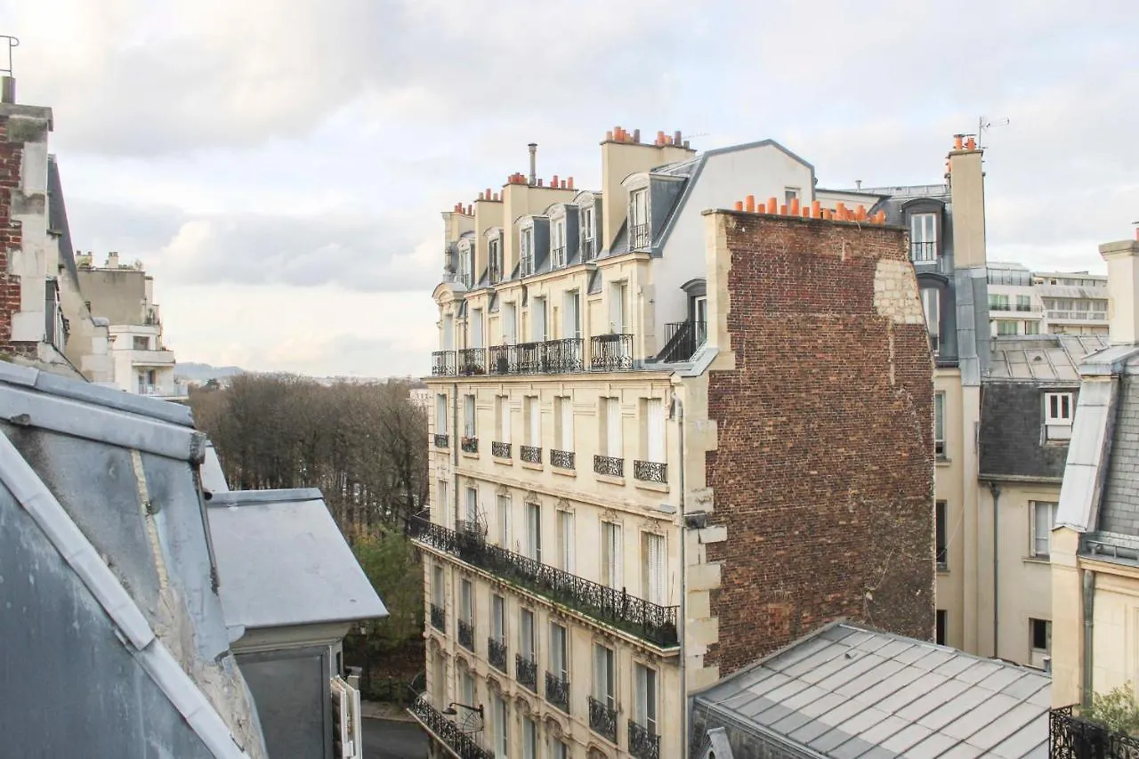 26 M Love Cocoon With Eiffel Tower View Paris